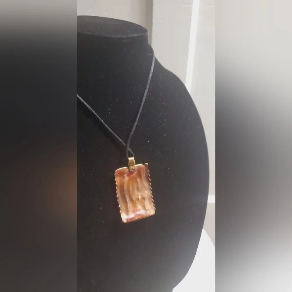 Natural Stone Pendant Necklace. 🌴